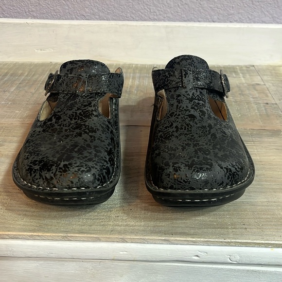 Alegria Mules Black textured design with buckle trim Sz 6.5 /7 - Picture 2 of 12